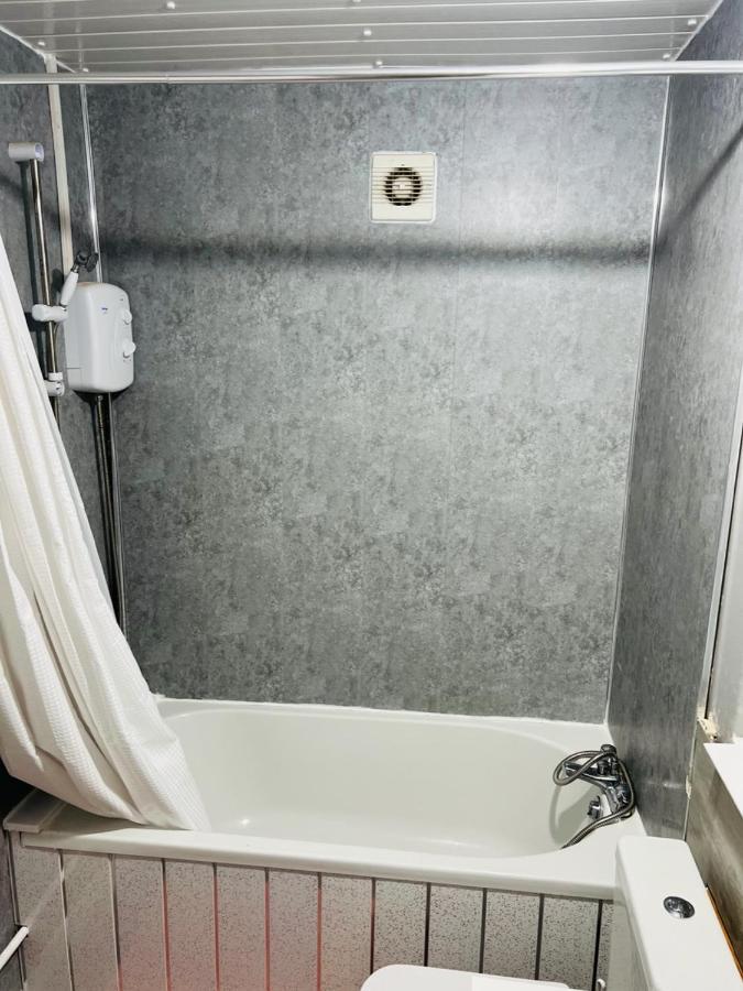Cozycomfy Apartment לייסטר מראה חיצוני תמונה